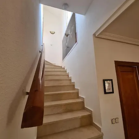 Velo W/ A/c, Free Wi-fi & Pool Near Benidorm Villa Polop