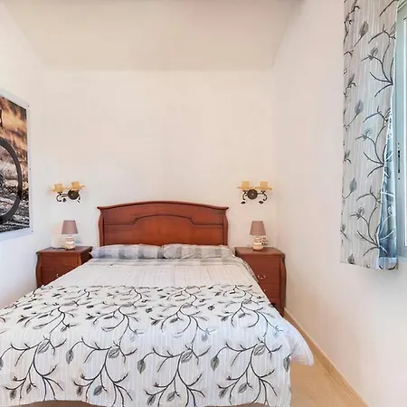 Velo W/ A/c, Free Wi-fi & Pool Near Benidorm Villa